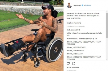 Duduk di Kursi Roda dan Kutip Kata-kata Hawking, Neymar Dihujat