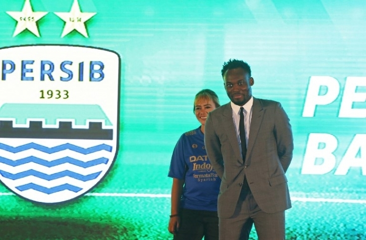 Michael Essien bersama Persib Bandung. [AFP]