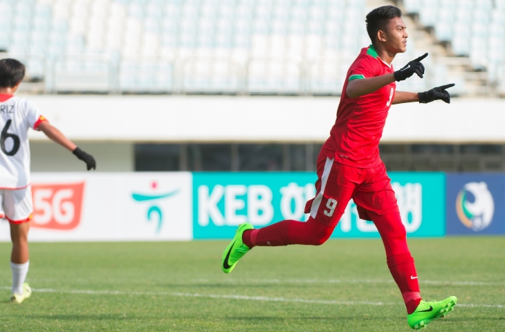 Muhammad Rafli Mursalim (kanan) merayakan golnya ke gawang Brunei di Piala AFC U-19. KIM DOO-HO / AFP