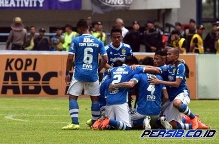 Skuat Persib Bandung saat menjamu Arema FC pada laga uji coba, Minggu (18/3/2018). (sumber: Persib.co.id)