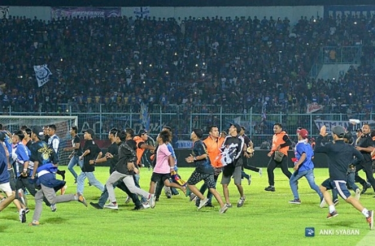 Para pendukung Arema FC (sumber: Simamaung.com)