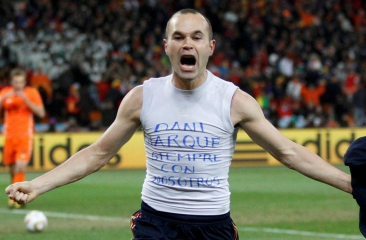 Selebrasi Andres Iniesta setelah mencetak gol ke gawang Belanda pada final Piala Dunia 2010 (sumber: asia.eurosport.com)