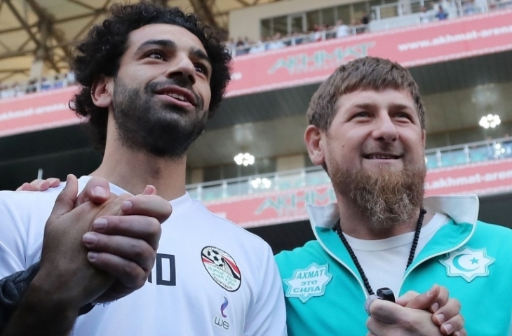 Mohamed Salah dan Ramdan Kadyrov (sumber: Sport UK)