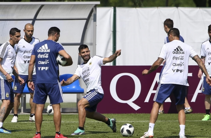 Sergio Aguero dalam sesi latihan bersama Timnas Argentina.