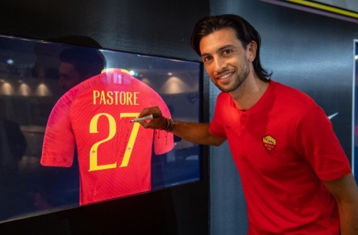 Javier Pastore berseragam AS Roma