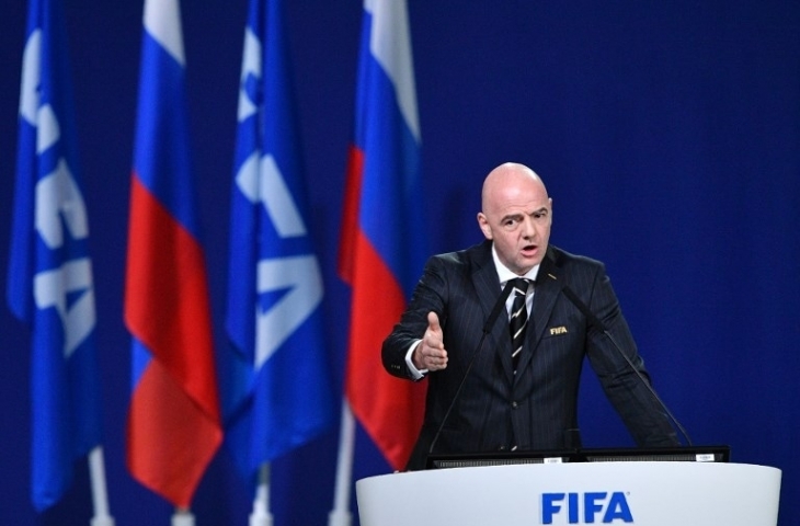 Presdien FIFA, Gianni Infantino memberikan pidato saat kongres FIFA di Moskow (13/6) [Mladen Antonov/AFP] 