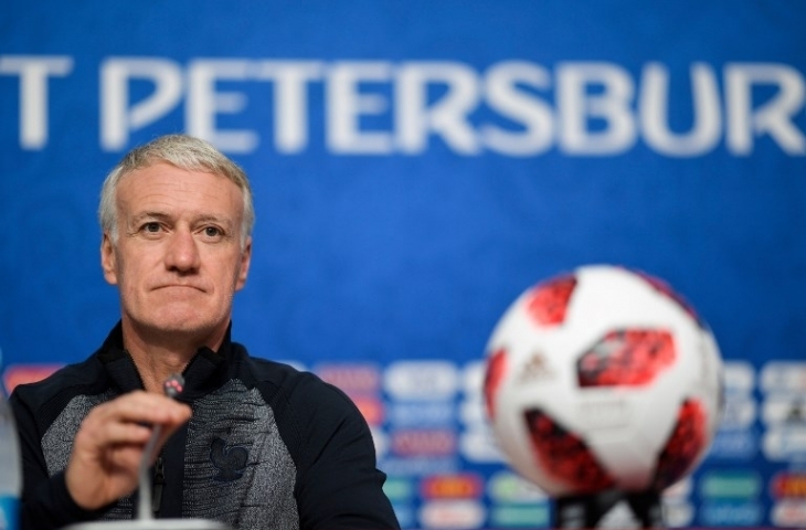 Pelatih Prancis, Didier Deschamps berbicaara saat konferensi pers di Saint Petersburg Stadium (9/7) [Gabriel Bouys/AFP] 