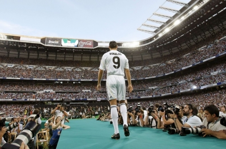 Cristiano Ronaldo saat diperkenalkan di depan publik Real Madrid (sumber: Twitter)