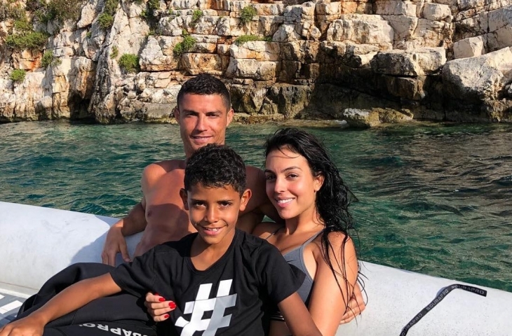 Ronaldo saat berlibur bersama kekasih. (Sumber: Instagram/@cristiano).