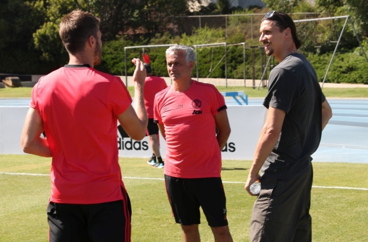 Zlatan Ibrahimovic bertemu dengan Jose Mourinho dan skuat Manchester United di AS