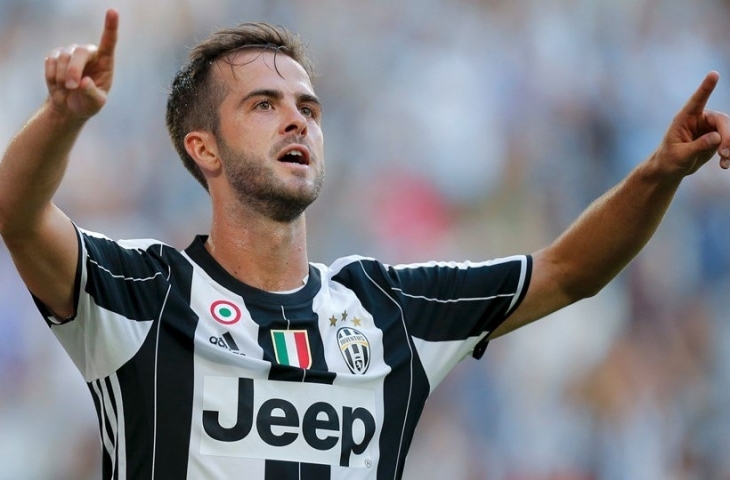 Miralem Pjanic. (Sumber: Twitter/@Fifacom).