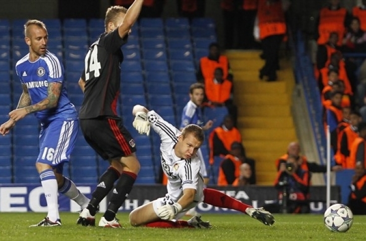 Bernd Leno saat menghadapi Chelsea. (Sumber: UEFA.com).