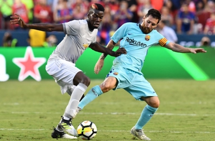 Lionel Messi dan Paul Pogba saat pertemuannya di International Champions Cup (ICC) 2017 (Nicholas Kamm/AFP)