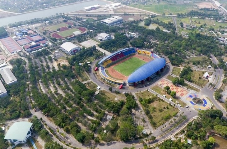 Areal komplek olahraga Jakabaring Sport City (JSC), Palembang, Sumatra Selatan, Selasa (7/8). Sejak 12 Agustus 2018, Pemerintah Provinsi Sumatra Selatan menerapkan konsep ''Go Green'' dikawasan Jakabaring Sport CIty (JSC), hanya kendaraan yang ramah lingkungan diperbolehkan masuk kedalam kawasan tersebut. (ANTARA FOTO/Nova Wahyudi)