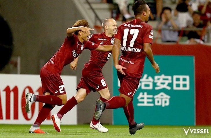 Pemain Vissel Kobe, Andres Iniesta merayakan gol ke gawang Jubilo (Vissel Kobe)