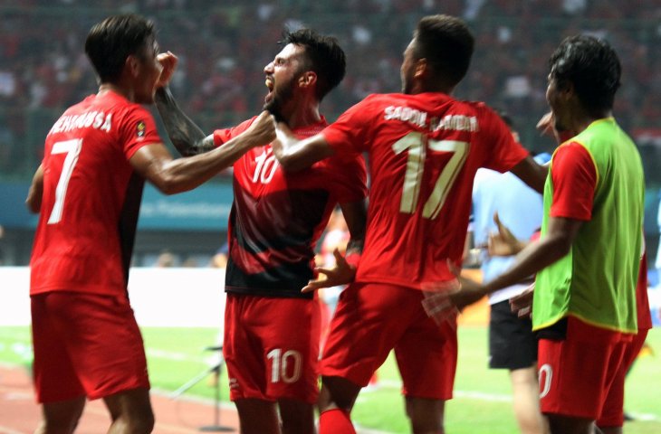 Selebrasi Gol Pertama Indonesia Oleh Stefano Lilipay (10) pada pertandingan babak kedua antara Taiwan melawan Indonesia pada pertandingan Grup A Asian Games ke-18 di Stadion Patriot, Bekasi Minggu (12/8). (INASGOC/Ary Kristianto)