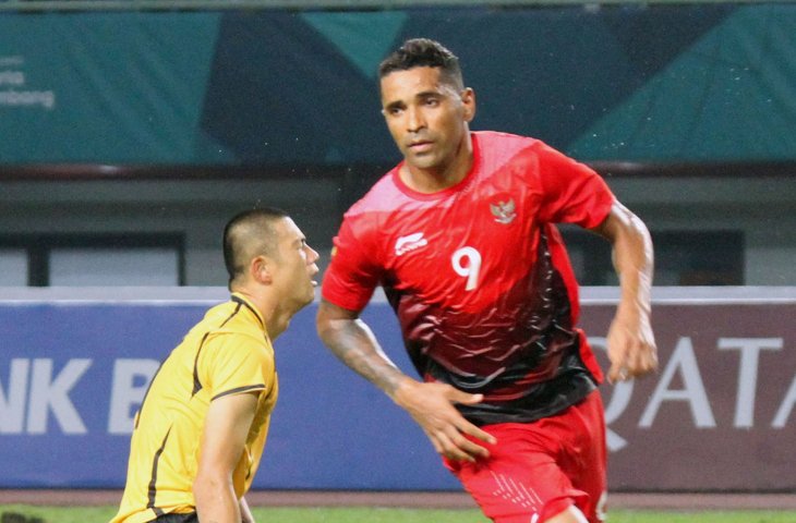 Selebrasi Gol Kedua Indonesia oleh Alberto Goncalves (9) pada babak kedua antara Taiwan melawan Indonesia pada pertandingan Grup A Asian Games ke-18 di Stadion Patriot, Bekasi Minggu (12/8). (INASGOC/Ary Kristianto)