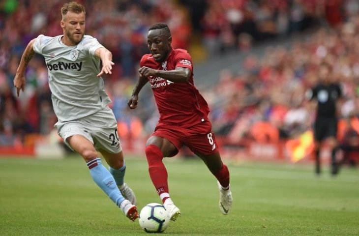 Aksi Naby Keita saat menghadapi West Ham (12/8) [Oli Scarff/AF]