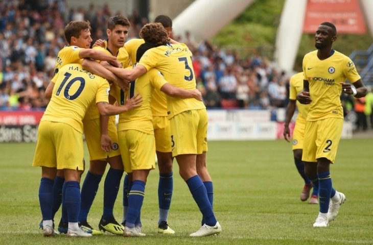 Para pemain Chelsea saat menghadapi Huddersfield Town di Liga Primer (Oli Scarff/AFP)