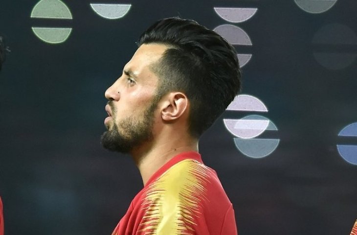 Pemain Timnas Indonesia U-23 Stefano Lilipaly menyanyikan lagu kebangsaan Indonesia Raya di Asian Games 2018 (AFP)