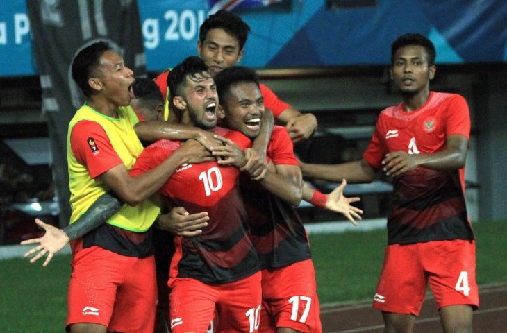 Selebrasi pemain timnas Indonesia merayakan gol Stefano Lilipaly pada penyisihan Grup A cabang Sepak Bola Asian Games 2018 yang berlangsung di Stadion Patriot Bekasi Jawa Barat,Senin (20/8/2018). (ANTARA FOTO/INASGOC/Hery Sudewo)