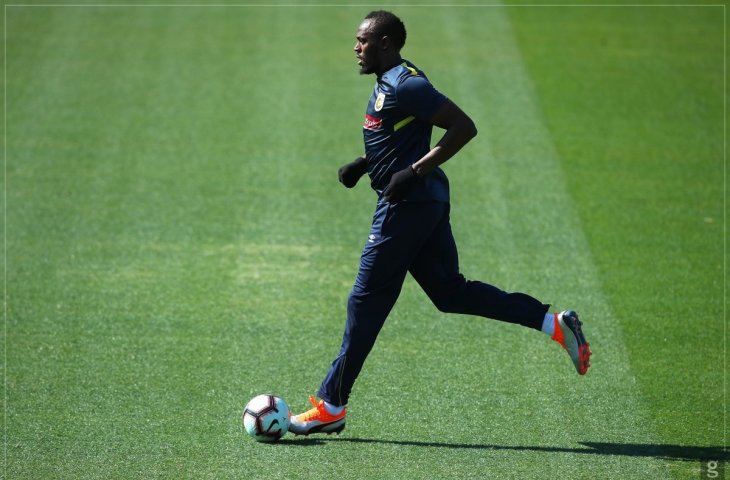 Latihan perdana usai Bolt bersama klub A-League, Central Coast Mariners. (Twitter/@CCMariners).