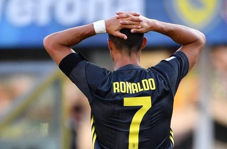 Cristiano Ronaldo saat melawan Chievo (Alberto Pizzoli/AFP)