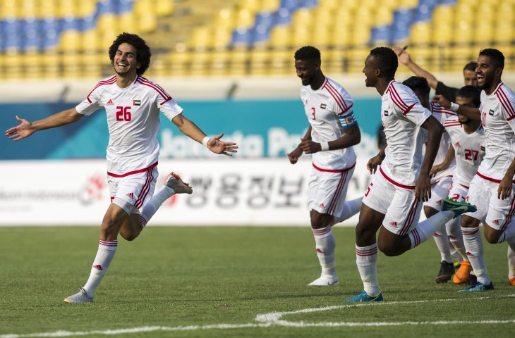 Timnas Uni Emirat Arab (UEA) melakukan selebrasi usai mencetak gol ke gawang Timor Leste pada pertandingan babak penyisihan sepakbola Grup C Asian Games 2018 di Stadion Si Jalak Harupat, Soreang, Kabupaten Bandung, Jawa Barat, Kamis (16/8). (ANTARA/INASGOC/Novrian Arbi)