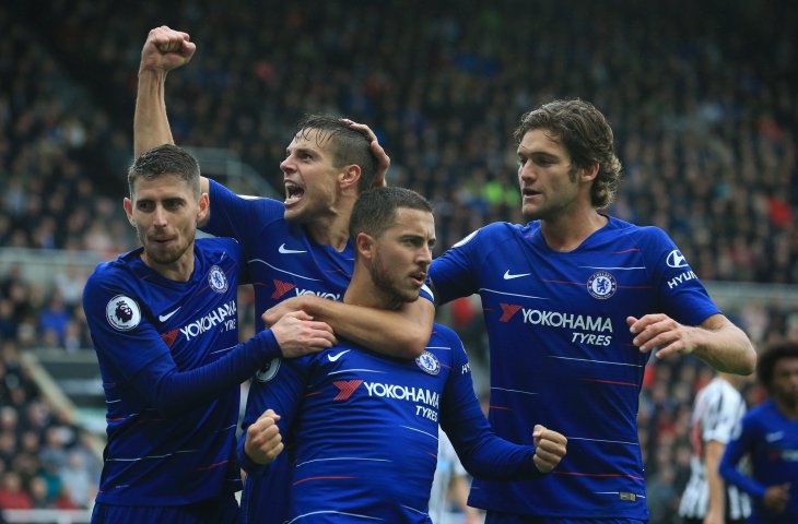 Pemain Chelsea merayakan gol Eden Hazard ke gawang Newcastle (AFP)