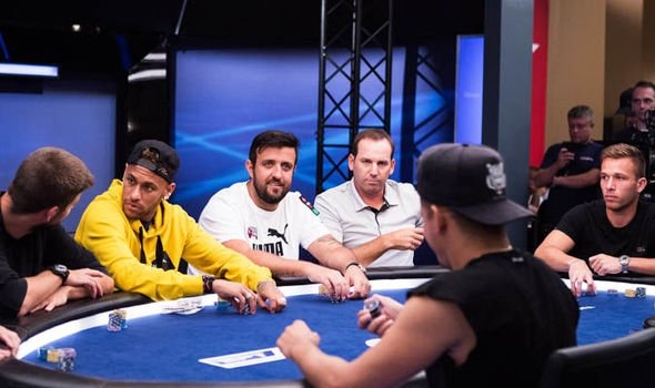 Neymar saat bermain poker bersama Gerard Pique dan Andre Akkari (Dok. Express)