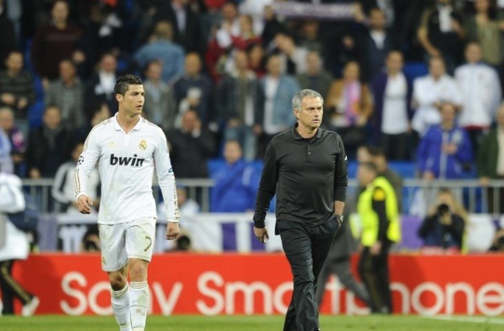 Cristiano Ronaldo dan Jose Mourinho saat di Liga Champions 2012 (Pierre-Philipe Marcou/AFP)