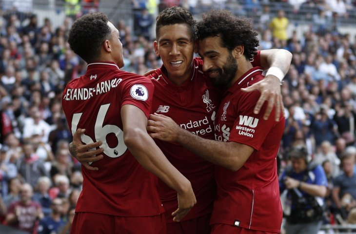 Pemain Liverpool; Trent Alexander-Arnold, Roberto Firmino, dan Mohamed Salah merayakan gol ke gawang Tottenham Hotspur (AFP)