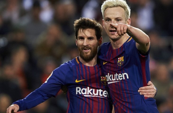 Ivan Rakitic dan Lionel Messi (Dok. givemesport/Galih)