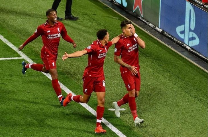 Penyerang Liverpool, Roberto Firmino usai mencetak gol ke gawang PSG (Sumber: Twitter)