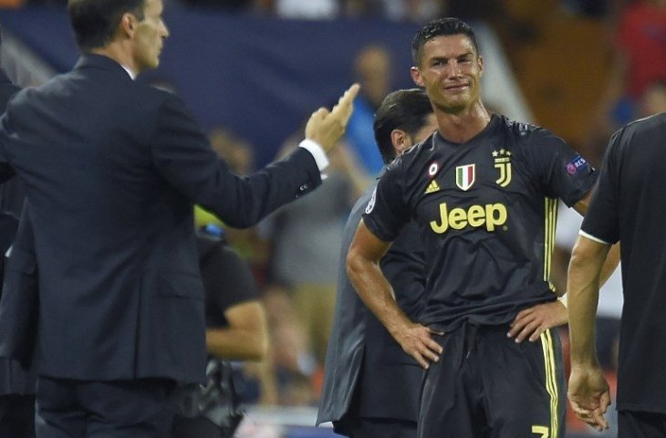 Reaksi penyerang Juventus, Cristiano Ronaldo usai mendapatkan kartu merah saat melawan Valencia pada 19 September 2018 (Jose Jordan/AFP) 