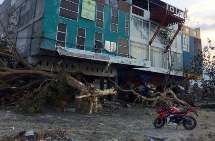 Suasana setelah gempa bumi dan tsunami menghantam Palu, Sulawesi Tengah, Minggu (30/9). [Suara.com/Muhammad Yasir]