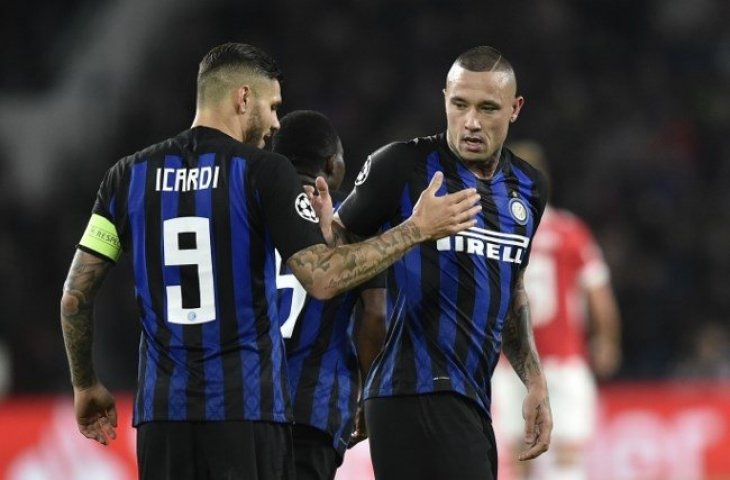 Mauro Icardi dan Radja Nainggolan merayakan gol ke gawang PSV Eindhoven pada 3 Oktober 2018 (John Thys/AFP)