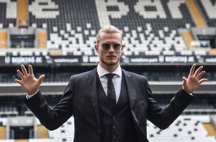 Loris Karius saat diperkenalkan sebagai kiper baru Besiktas di Stadion Vodafone Park (AFP)