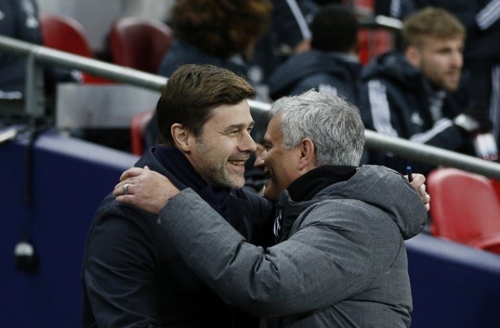 Mauricio Pochettino (kiri) dan Jose Mourinho (kanan) saat bertemu di laga Liga Primer pada 31 Januari 2018 (Ian Kington/Ikimages/AFP)