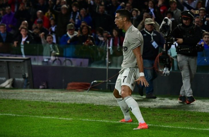 Cristiano Ronaldo merayakan gol kedua untuk Juventus ke gawang Udinese. Juventus menang 2-0 dari Udinese pada lanjutan Serie A, Sabtu (6/10/2018). [Miguel MEDINA / AFP]