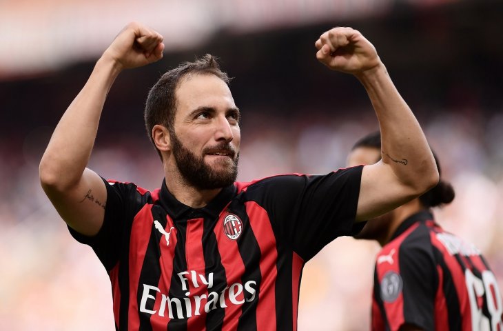 Selebrasi pemain AC Milan, Gonzalo Higuain saat merayakan gol ke gawang Chievo Verona (AFP)