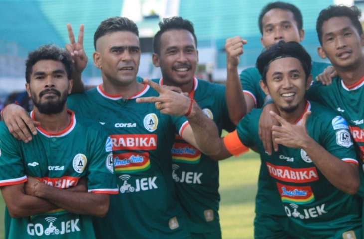 Skuat PSS Sleman saat menghadapi PSIM Yogyakarta (Stephanus Aranditio/chatwithamelia.xyz)