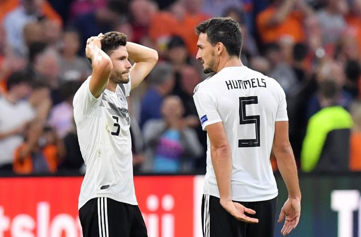 Reaksi Pemain Jerman, Jonas Hector (kiri) dan Mats Hummels (kanan) usai dikalahkan Belanda di UEFA Nations League (AFP)