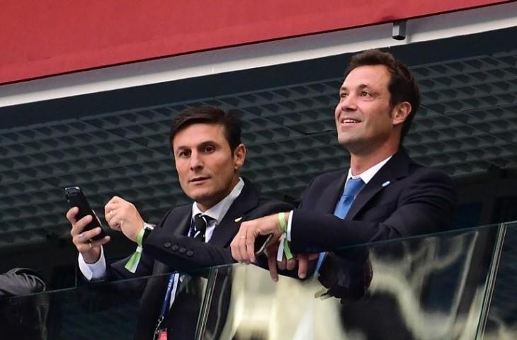 Wakil Presiden Inter Milan, Javier Zanetti (kiri). (Giuseppe Cacace/AFP).