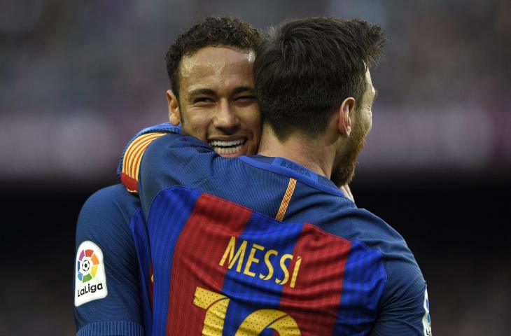 Pemain Barcelona, Lionel Messi (kanan) merayakan gol bersama Neymar saat pertandingan La Liga antara FC Barcelona vs Athletic Bilbao di Stadion Camp Nou (4/2/2017) (AFP) 