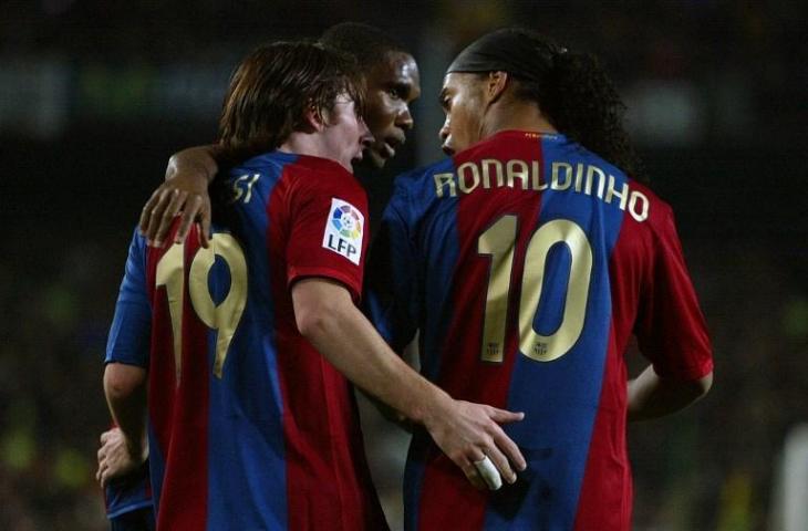 Lionel Messi, Samuel Eto'o dan Ronaldinho saat merayakan gol kedua Messi pada laga El Clasico 10 Maret 2007 (Cesar Rangel/AFP)