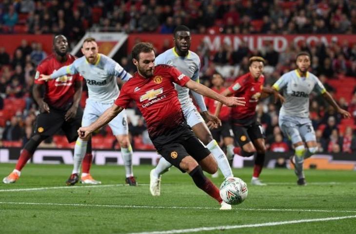 Juan Mata saat berhadapan dengan Derby Country  pada 25 September 2018 (Paul Ellis/AFP)