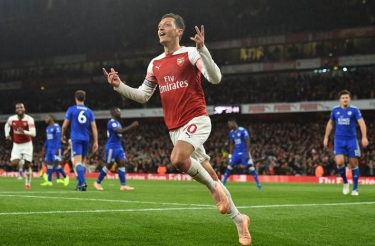 Masut Ozil vs Leicester City. (Glyn Kirk/AFP).