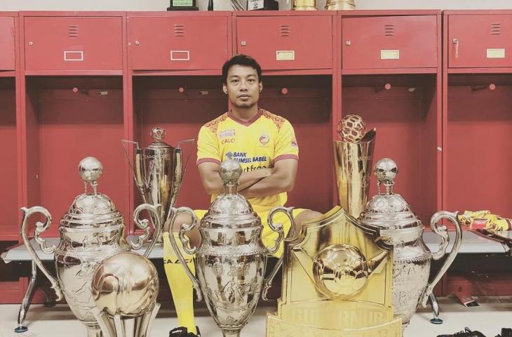 Hamkah Hamzah saat berseragam Sriwijaya FC (@hamka23hamzah/Instagram)