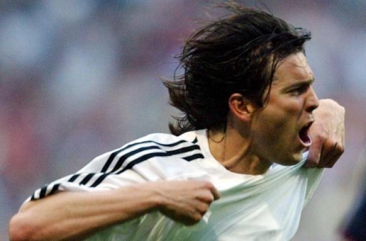 Selebrasi Santiago Solari saat mencetak gol pada 25 April 2005 (Javier Soriano/AFP)